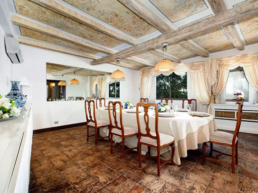 Immagine 19 di Villa in affitto  in Via Dei Due Ponti a Roma