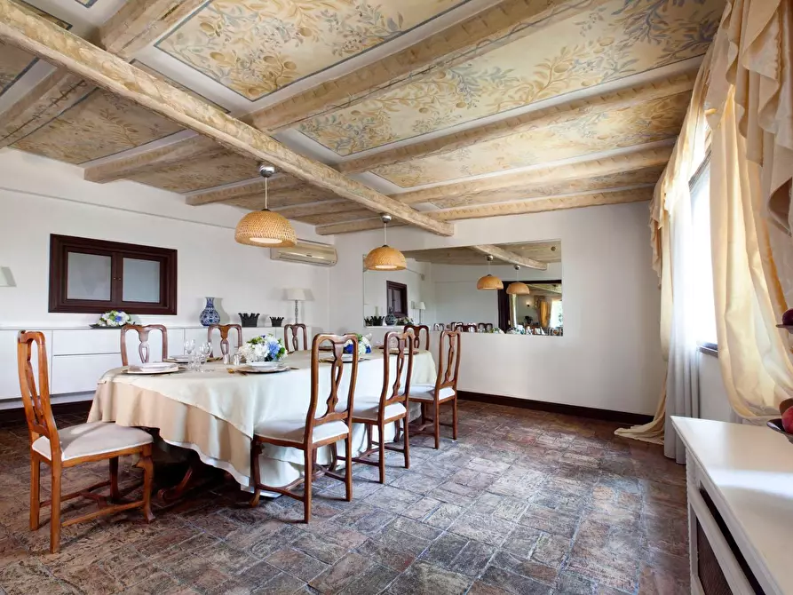 Immagine 21 di Villa in affitto  in Via Dei Due Ponti a Roma