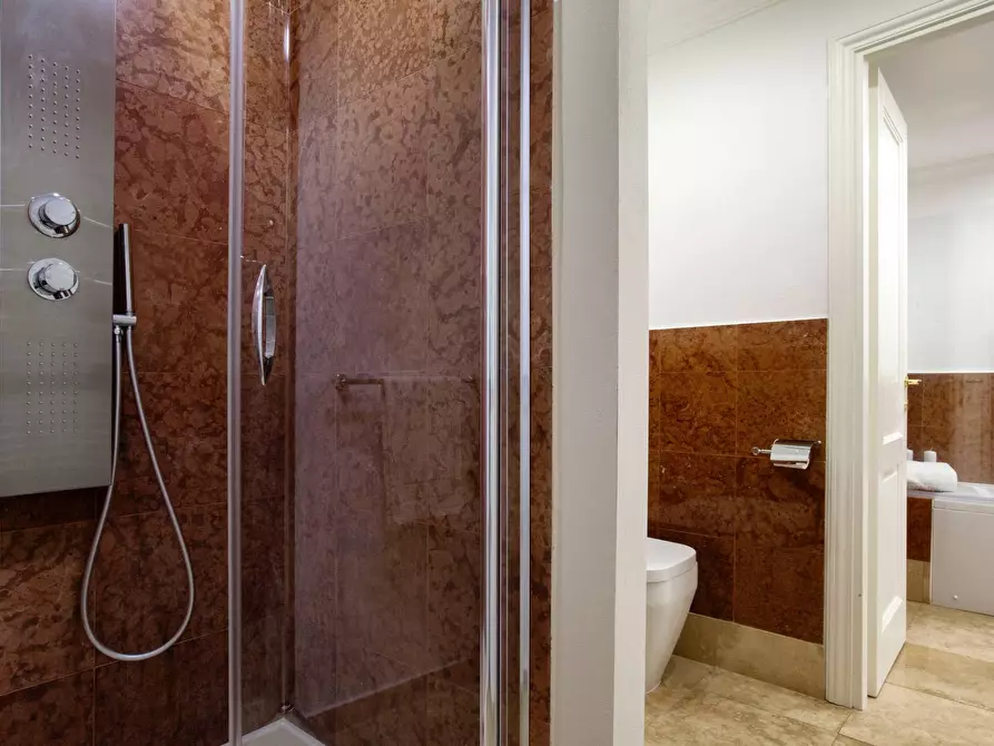 Immagine 24 di Villa in affitto  in Via Dei Due Ponti a Roma