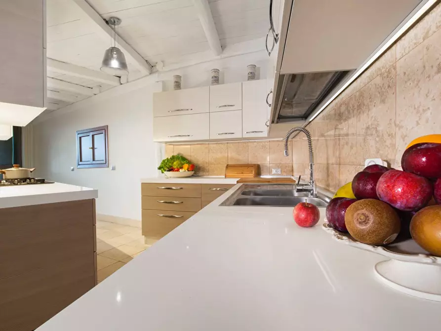 Immagine 28 di Villa in affitto  in Via Dei Due Ponti a Roma