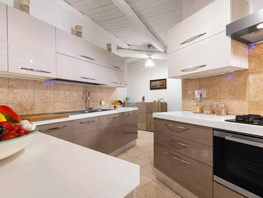 Immagine 29 di Villa in affitto  in Via Dei Due Ponti a Roma