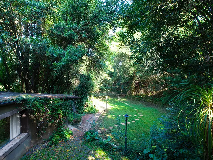 Immagine 31 di Villa in affitto  in Via Dei Due Ponti a Roma
