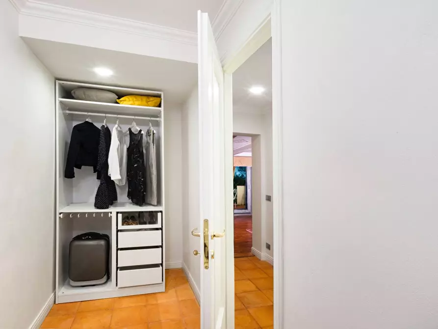 Immagine 32 di Villa in affitto  in Via Dei Due Ponti a Roma