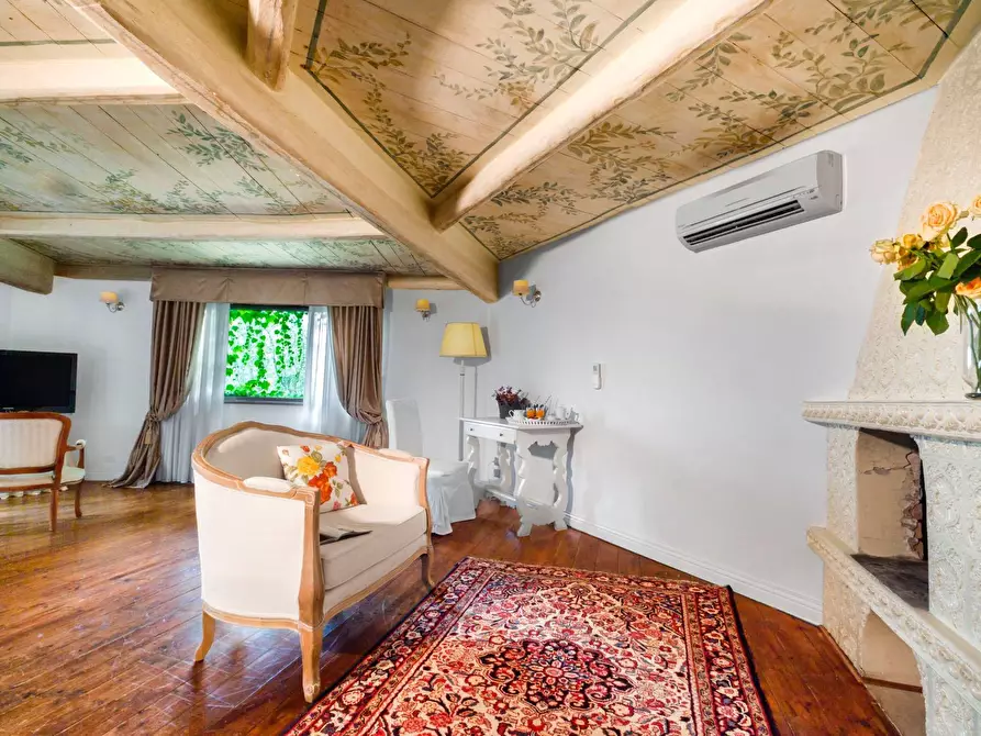 Immagine 33 di Villa in affitto  in Via Dei Due Ponti a Roma