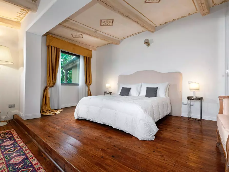 Immagine 36 di Villa in affitto  in Via Dei Due Ponti a Roma