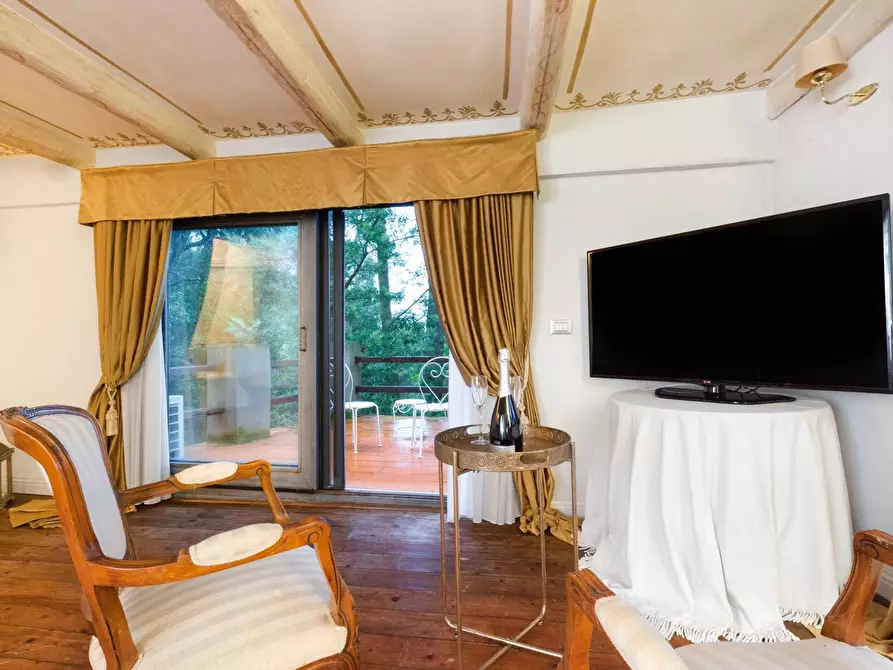 Immagine 37 di Villa in affitto  in Via Dei Due Ponti a Roma