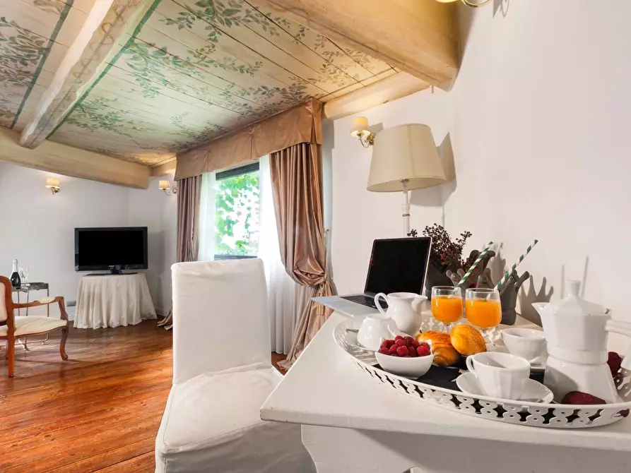 Immagine 38 di Villa in affitto  in Via Dei Due Ponti a Roma