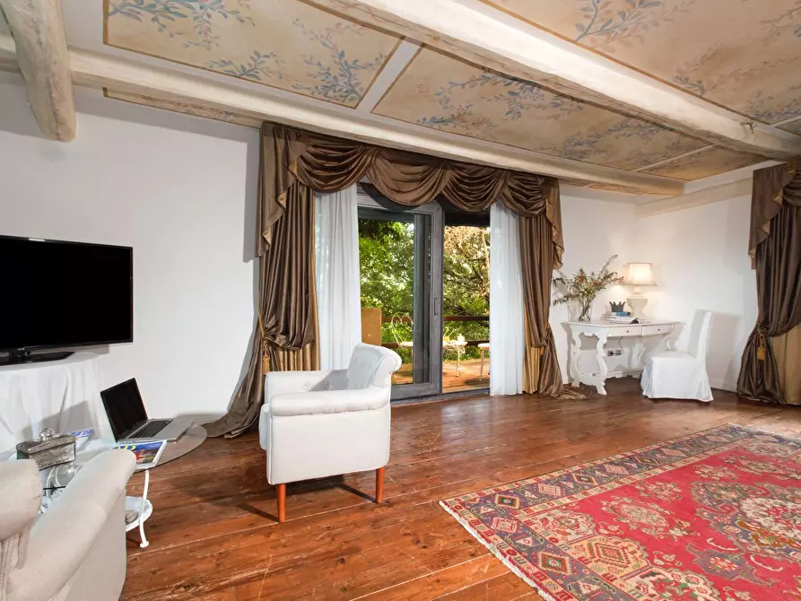 Immagine 42 di Villa in affitto  in Via Dei Due Ponti a Roma