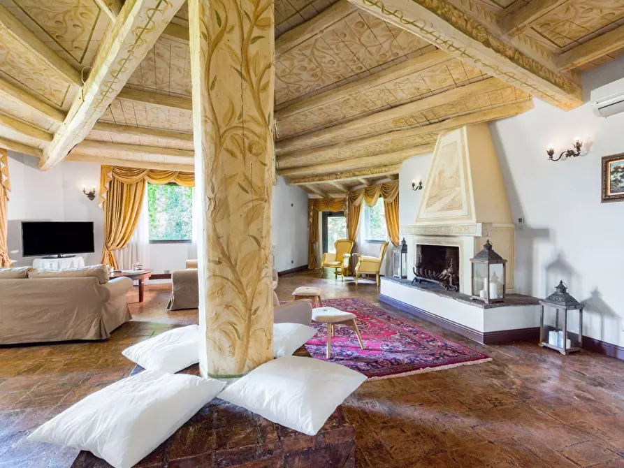 Immagine 3 di Villa in affitto  in Via Dei Due Ponti a Roma