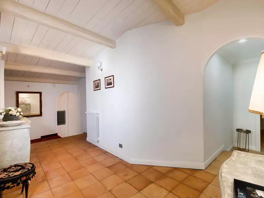 Immagine 46 di Villa in affitto  in Via Dei Due Ponti a Roma