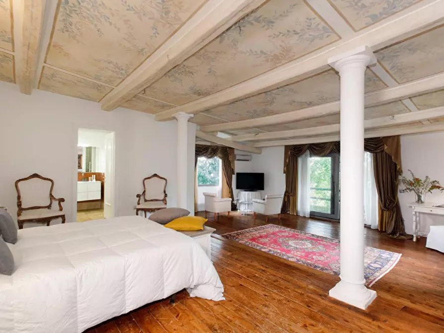 Immagine 47 di Villa in affitto  in Via Dei Due Ponti a Roma