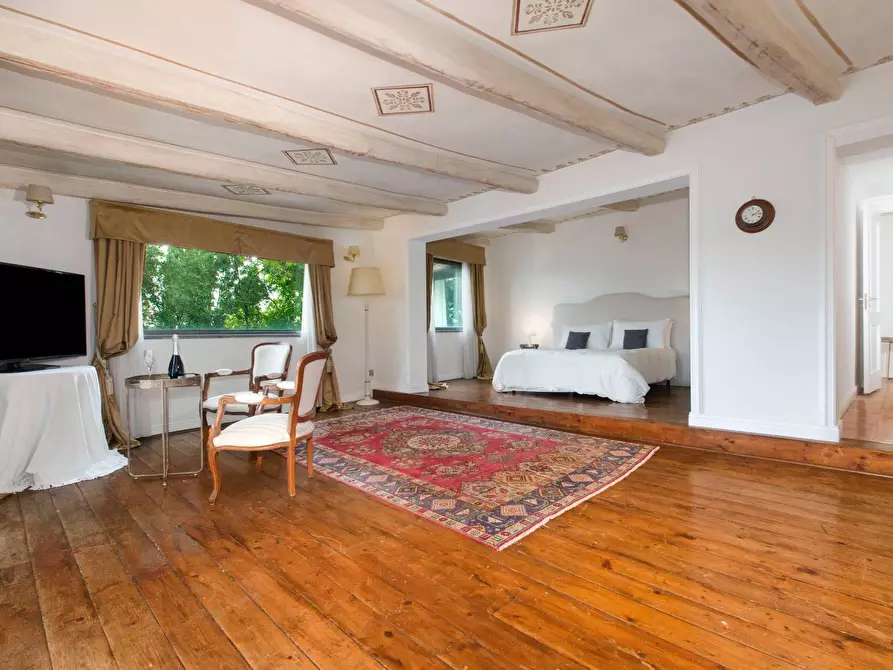 Immagine 50 di Villa in affitto  in Via Dei Due Ponti a Roma