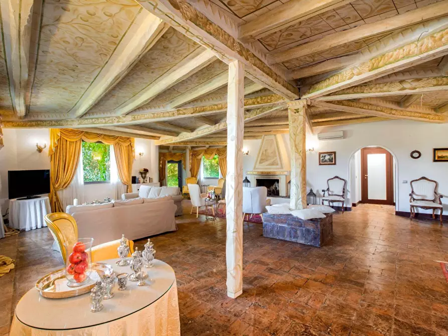 Immagine 51 di Villa in affitto  in Via Dei Due Ponti a Roma