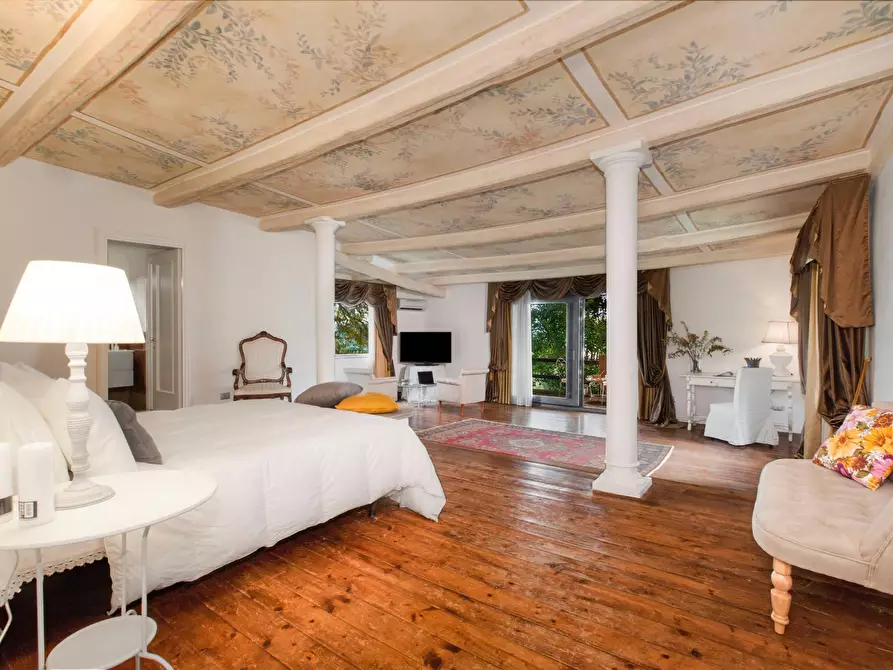 Immagine 53 di Villa in affitto  in Via Dei Due Ponti a Roma