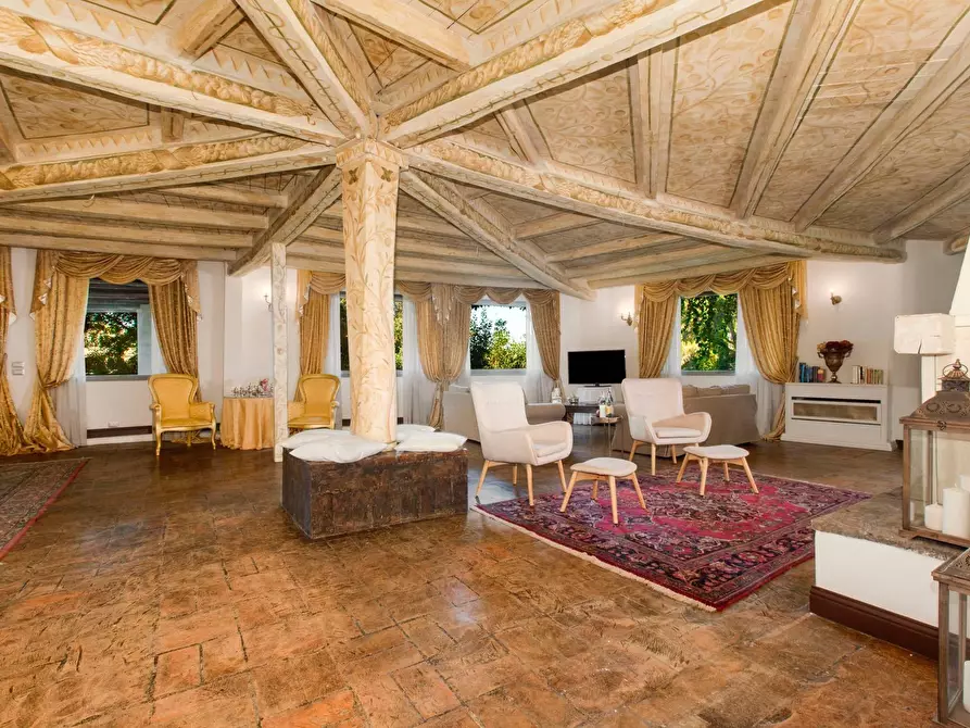 Immagine 54 di Villa in affitto  in Via Dei Due Ponti a Roma