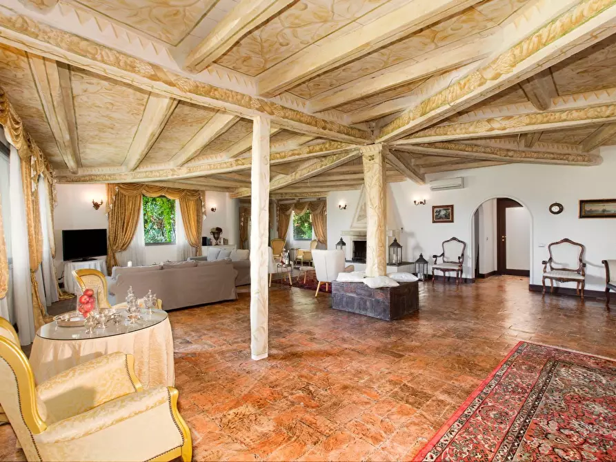 Immagine 55 di Villa in affitto  in Via Dei Due Ponti a Roma