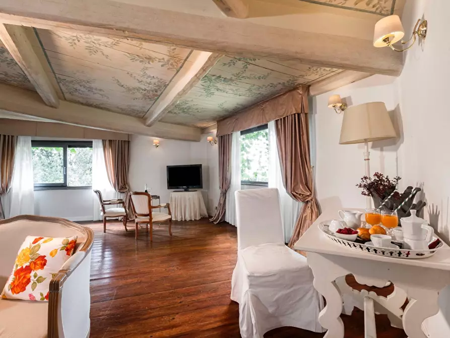 Immagine 56 di Villa in affitto  in Via Dei Due Ponti a Roma