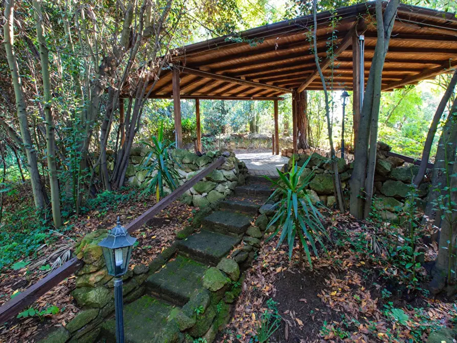 Immagine 61 di Villa in affitto  in Via Dei Due Ponti a Roma