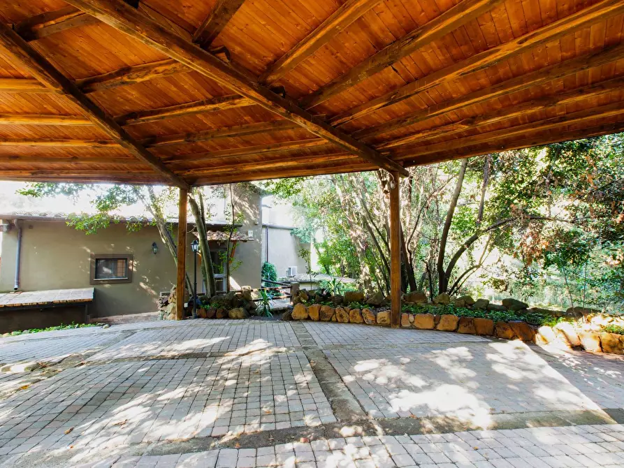 Immagine 63 di Villa in affitto  in Via Dei Due Ponti a Roma
