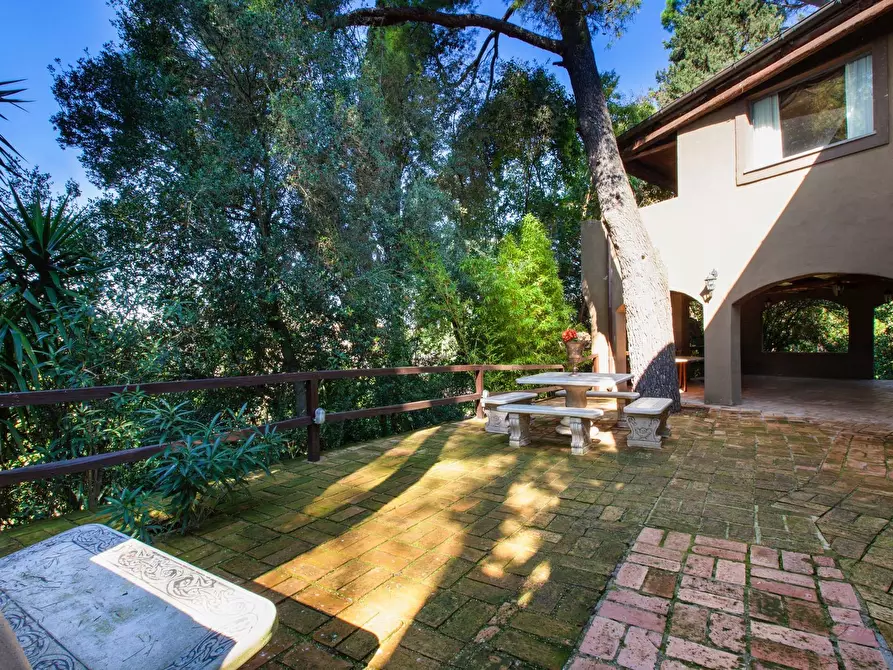 Immagine 65 di Villa in affitto  in Via Dei Due Ponti a Roma