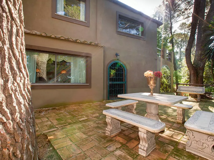 Immagine 66 di Villa in affitto  in Via Dei Due Ponti a Roma