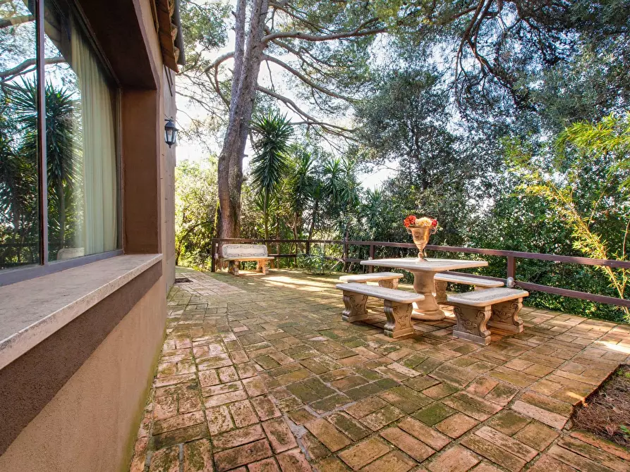 Immagine 67 di Villa in affitto  in Via Dei Due Ponti a Roma