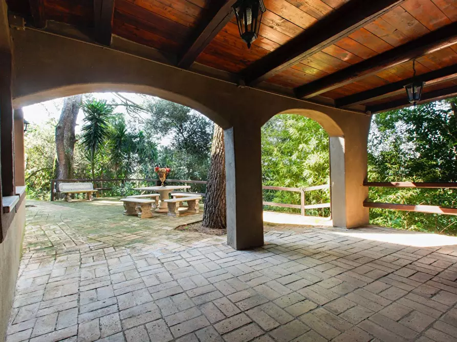 Immagine 68 di Villa in affitto  in Via Dei Due Ponti a Roma