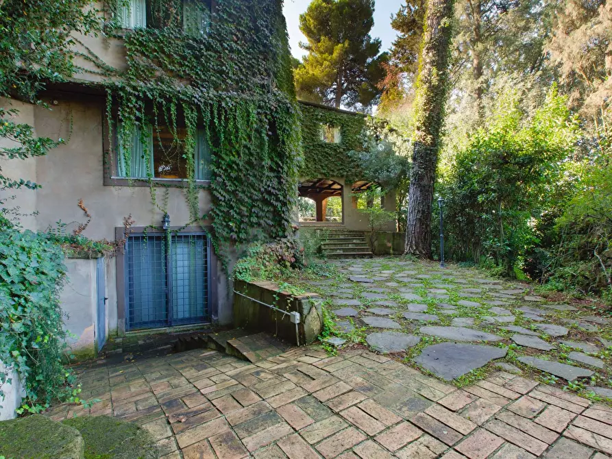 Immagine 70 di Villa in affitto  in Via Dei Due Ponti a Roma