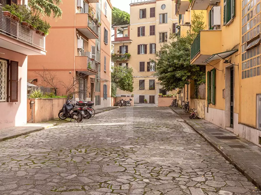 Immagine 23 di Appartamento in affitto  in Via Ippolito Pindemonte a Roma