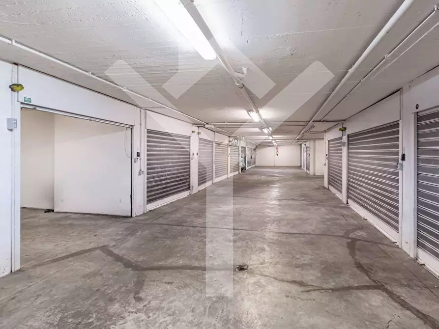 Immagine 5 di Box auto in vendita  in Via Di San Filippo Martire a Roma