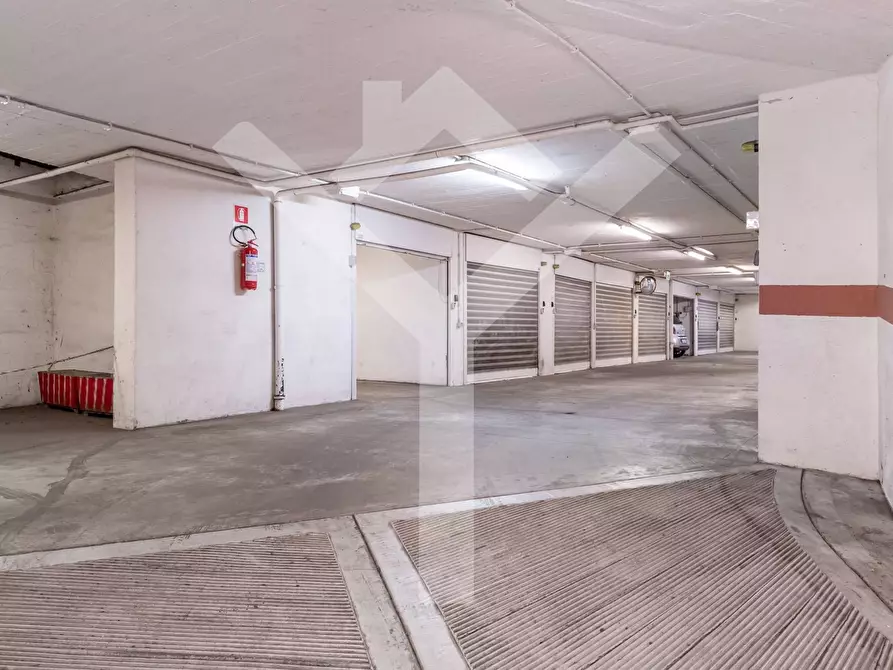 Immagine 6 di Box auto in vendita  in Via Di San Filippo Martire a Roma