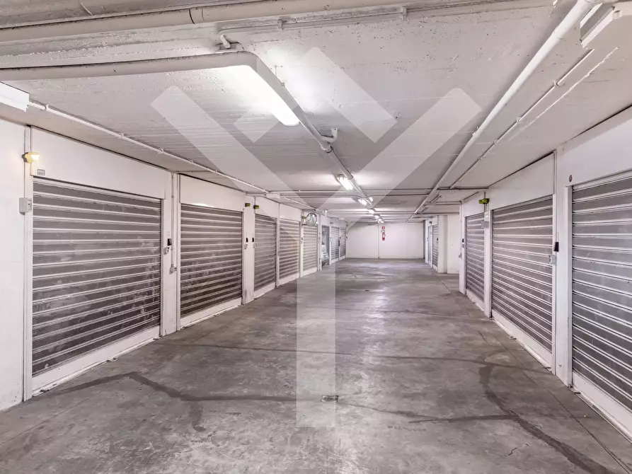 Immagine 8 di Box auto in vendita  in Via Di San Filippo Martire a Roma