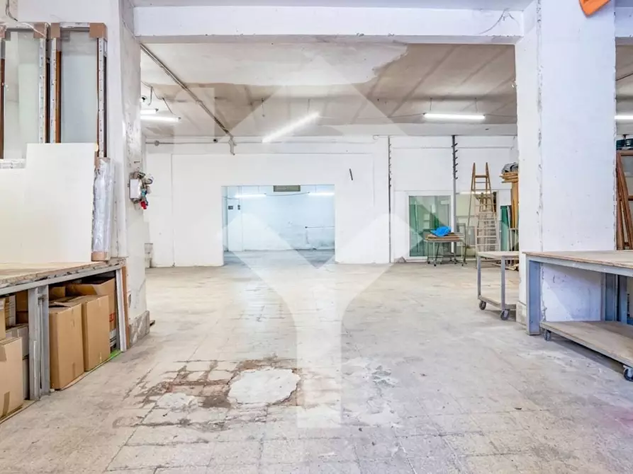 Immagine 17 di Locale commerciale in vendita  in Via Trionfale a Roma