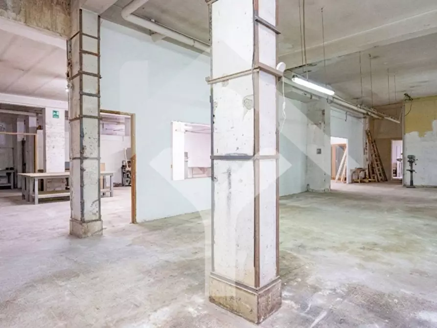 Immagine 18 di Locale commerciale in vendita  in Via Trionfale a Roma