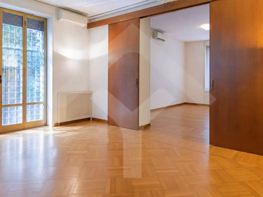 Immagine 1 di Appartamento in vendita  in Viale Bruno Buozzi a Roma
