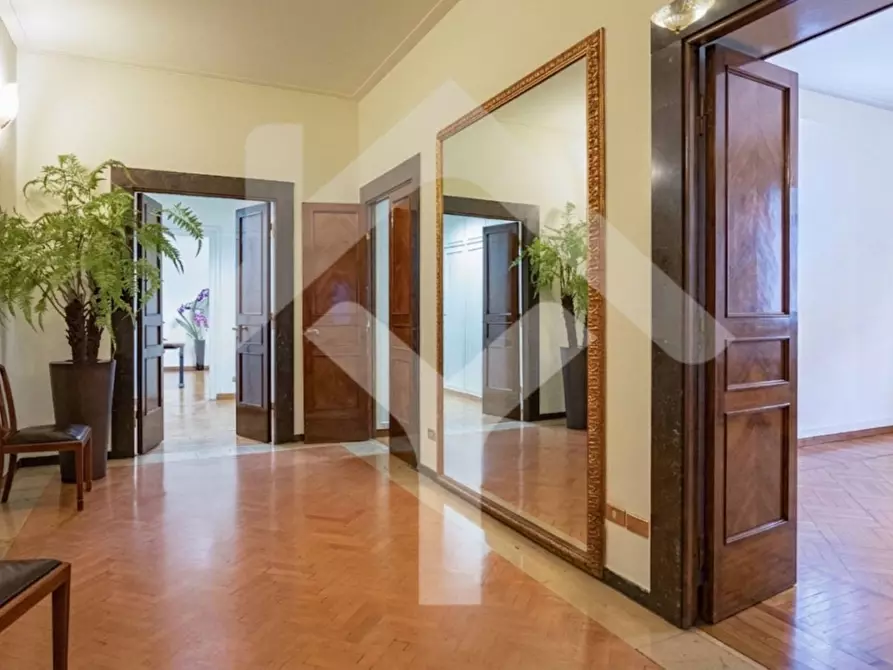Immagine 11 di Appartamento in vendita  in Viale Bruno Buozzi a Roma