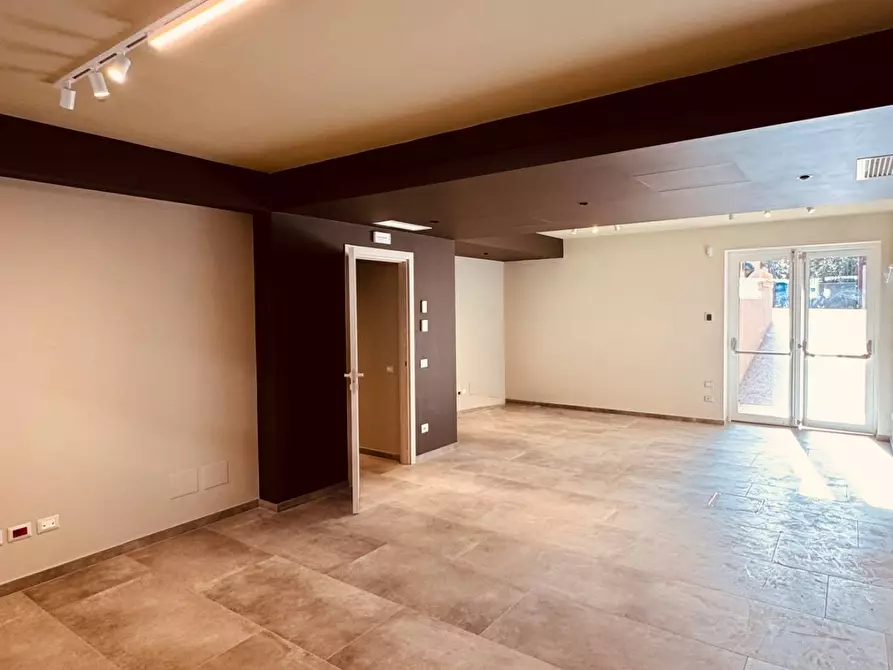 Immagine 12 di Villa in affitto  in Via Pomarico a Roma