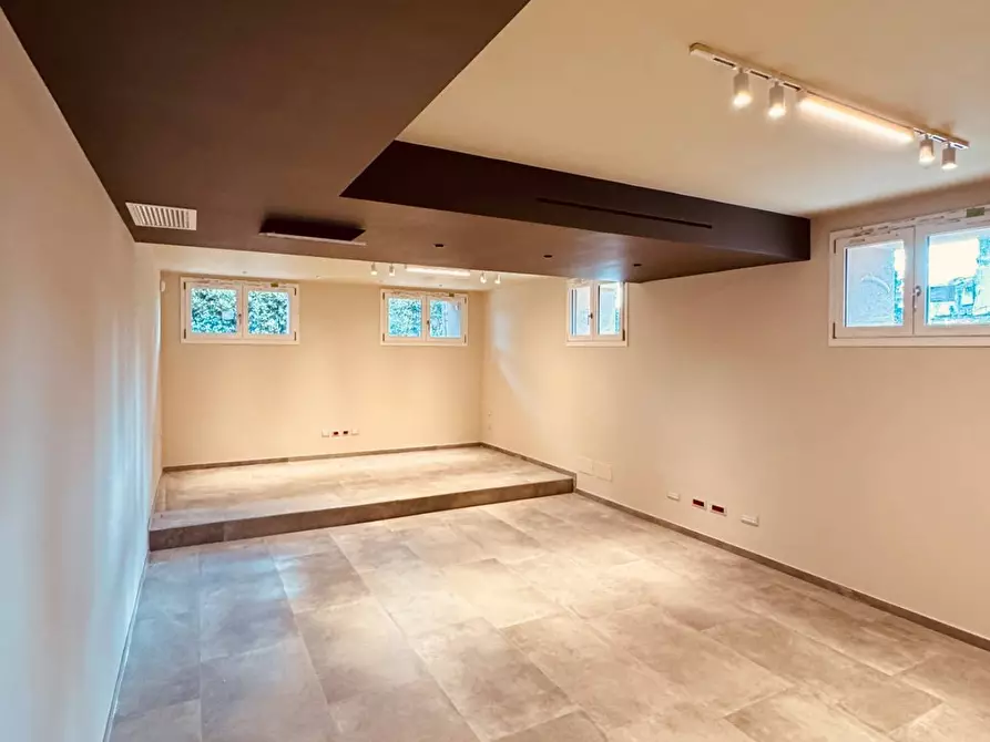 Immagine 28 di Villa in affitto  in Via Pomarico a Roma