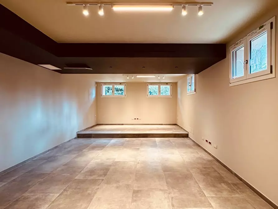 Immagine 24 di Villa in affitto  in Via Pomarico a Roma