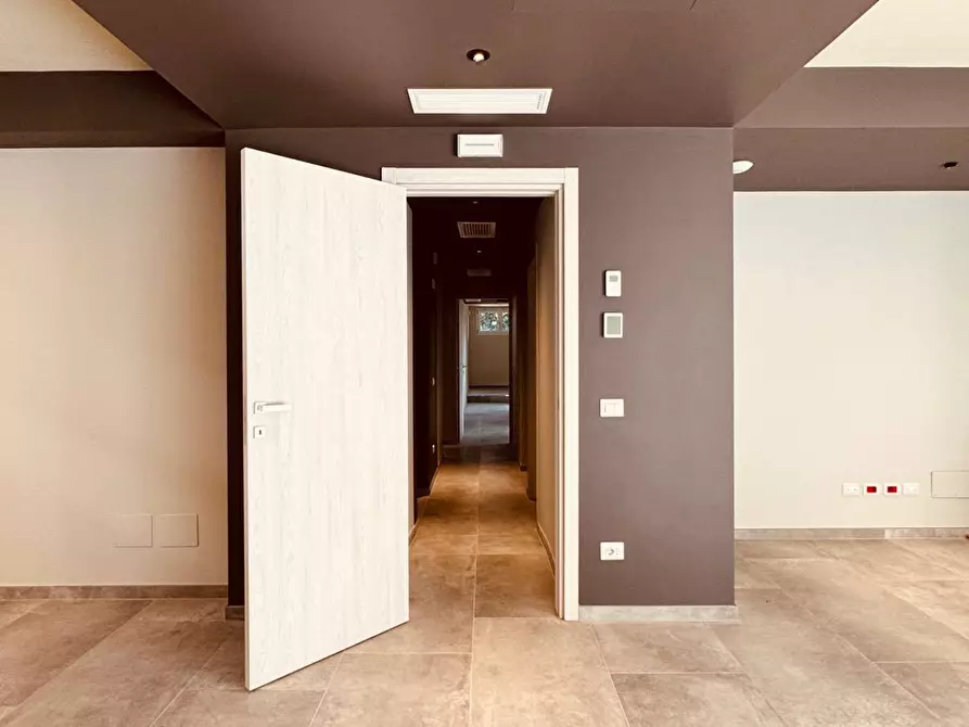 Immagine 25 di Villa in affitto  in Via Pomarico a Roma