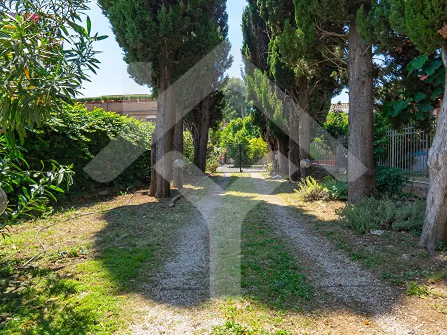 Immagine 34 di Appartamento in vendita  in Via Montegiove a Roma