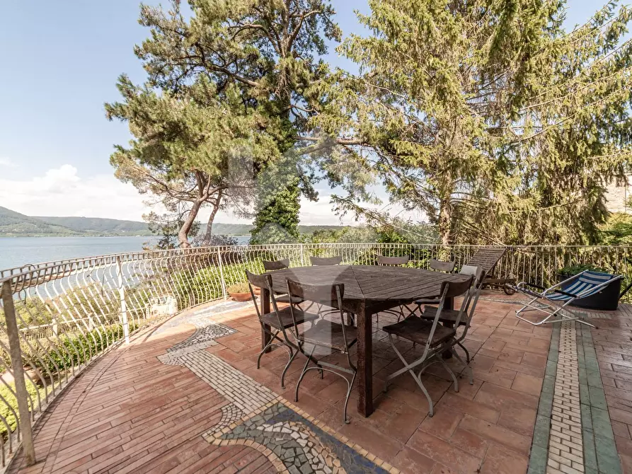 Immagine 3 di Villa in vendita  in Strada provinciale 39 Valle di Vico a Ronciglione