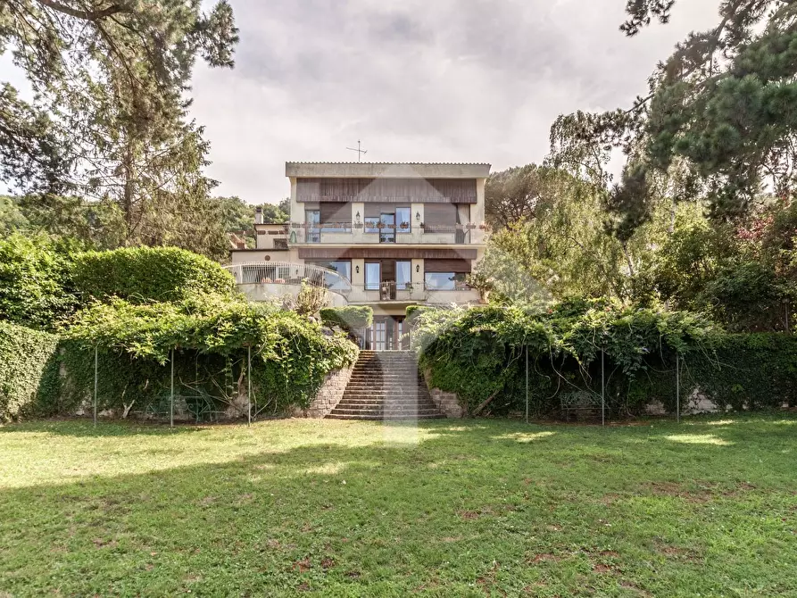 Immagine 1 di Villa in vendita  in Strada provinciale 39 Valle di Vico a Ronciglione