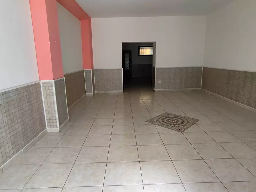 Immagine 6 di Locale commerciale in affitto  in Via Corso Umberto I 96 a Sannicandro Garganico