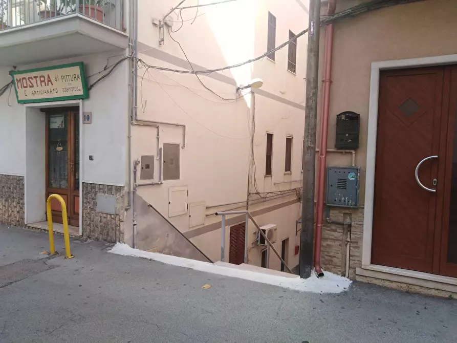 Immagine 1 di Appartamento in vendita  in Via Umberto I° 12 a Cagnano Varano
