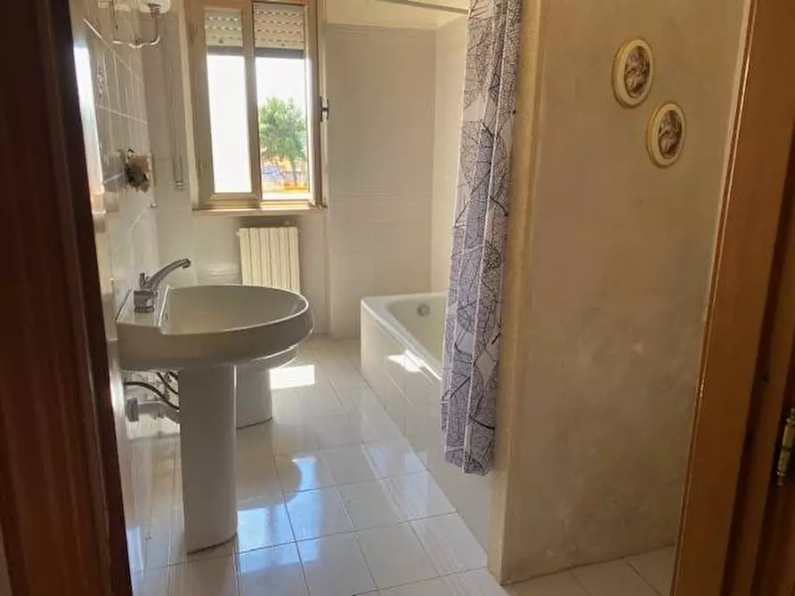 Immagine 12 di Appartamento in vendita  in Via Edoardo Scarpetta 34 a Sannicandro Garganico