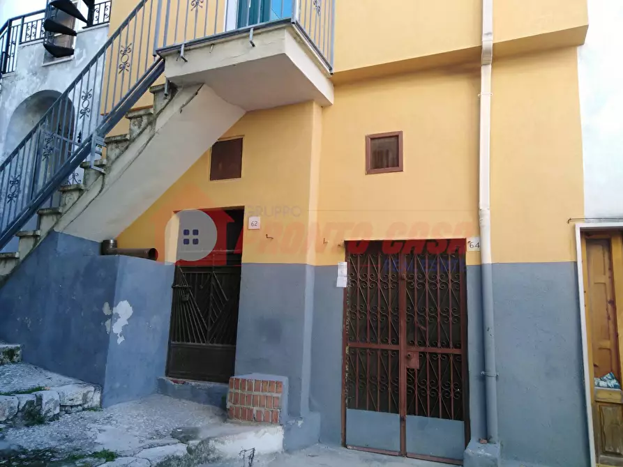 Immagine 4 di Palazzo in vendita  in Via Ventrella 60 a Cagnano Varano