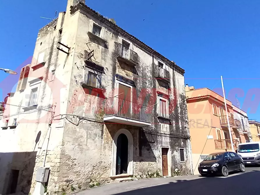 Immagine 1 di Palazzo in vendita  in Corso Madonna del Carmine 107 a Cagnano Varano