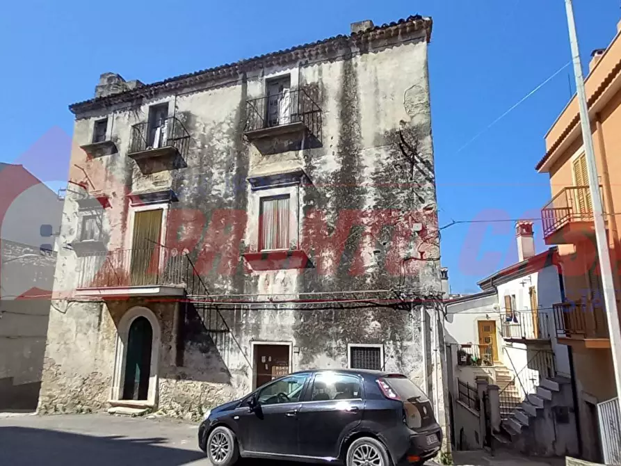 Immagine 2 di Palazzo in vendita  in Corso Madonna del Carmine 107 a Cagnano Varano
