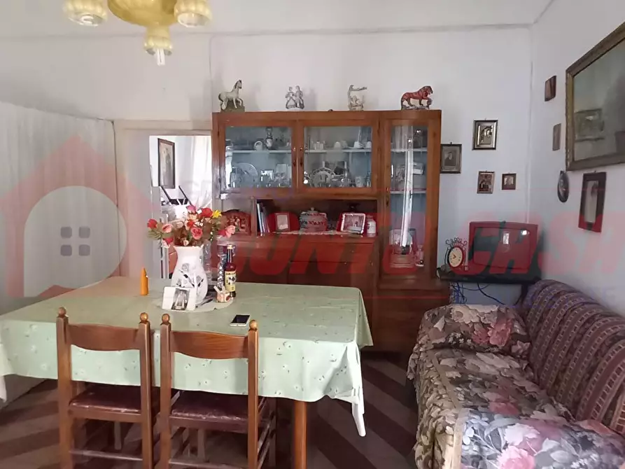 Immagine 7 di Palazzo in vendita  in Corso Madonna del Carmine 107 a Cagnano Varano